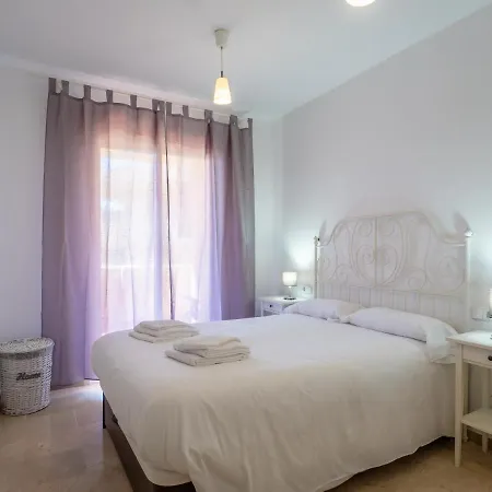 2263 - Beautiful Close From With Pool