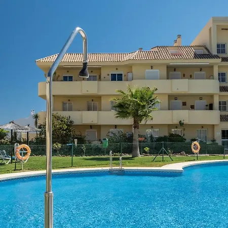 2263 - Beautiful Close From With Pool